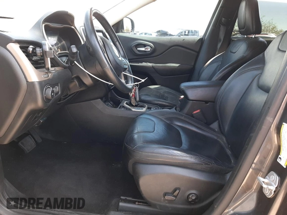 2017 Jeep Cherokee Limited с VIN 1C4PJLDB7HW517653, выставлен на аукционе Copart как лот 53529705 с пробегом 111 405 миль миль и Списание • Salvage title. История ставок и продаж доступна на DreamBid. Изображение 7.