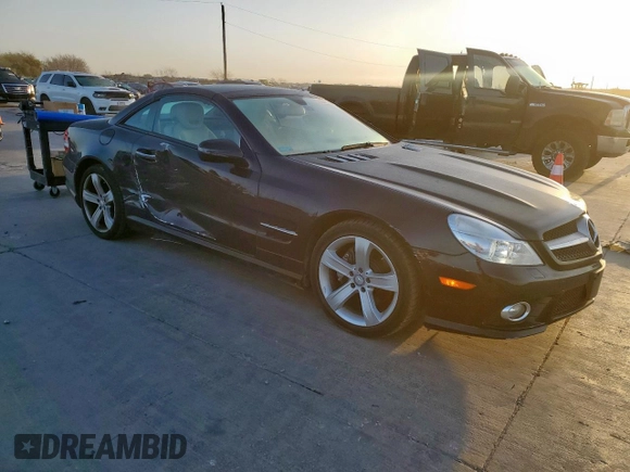 2009 Mercedes-Benz SL 550 z VIN WDBSK71F69F142599, wystawiony jako Copart lot #50241095 z przebiegiem 58 416 mil mil oraz Szkoda całkowita • Salvage title. Historia ofert i sprzedaży dostępna na DreamBid. Obrazek 4.