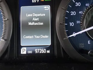 2018 Toyota Sienna XLE with VIN 5TDDZ3DC8JS207490, listed as a IAAI auction lot 40890775 with 97,260 mi miles. Bid and sale history available at carsss.com. Image 16.