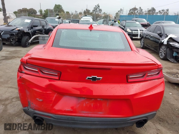 2017 Chevrolet Camaro 1LT z VIN 1G1FB1RS5H0169949, wystawiony jako IAAI lot #42177915 z przebiegiem 68 633 mil mil oraz . Historia ofert i sprzedaży dostępna na DreamBid. Obrazek 16.