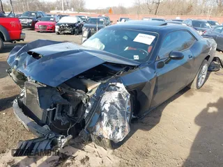 2022 Dodge Challenger GT z VIN 2C3CDZKG6NH175795, wystawiony jako IAAI lot #41652209 z przebiegiem 33 025 mil mil oraz . Historia ofert i sprzedaży dostępna na DreamBid. Obrazek 2.