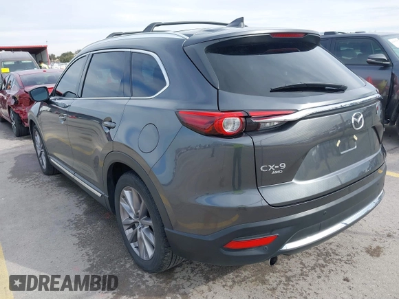 2023 Mazda CX-9 Grand Touring z VIN JM3TCBDY0P0631395, wystawiony jako IAAI lot #41449555 z przebiegiem 17 721 mil mil oraz . Historia ofert i sprzedaży dostępna na DreamBid. Obrazek 3.