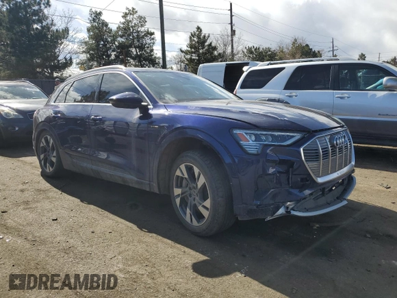 2021 Audi e-tron Premium z VIN WA1AAAGE9MB023564, wystawiony jako Copart lot #43758054 z przebiegiem 28 448 mil mil oraz Szkody całkowita. Historia ofert i sprzedaży dostępna na DreamBid. Obrazek 4.