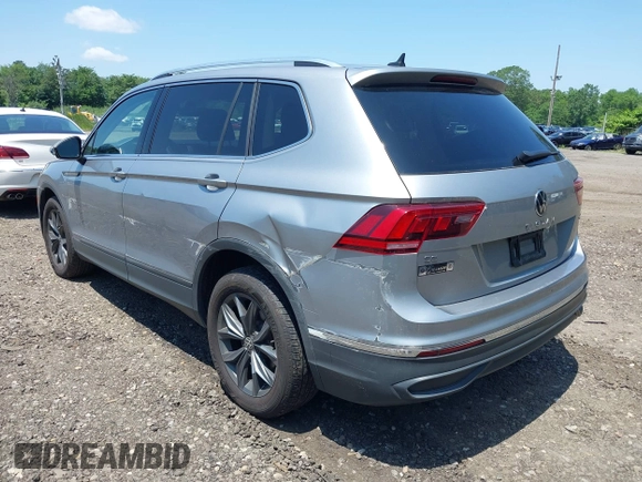 2022 Volkswagen Tiguan SE with VIN 3VV2B7AX2NM074369, listed as a IAAI auction lot 42522561 with 47,752 mi miles and . Bid and sale history available at DreamBid. Image 3.