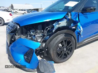 2024 Nissan Kicks SR z VIN 3N1CP5DV8RL549685, wystawiony jako IAAI lot #41856539 z przebiegiem 390 mil mil oraz . Historia ofert i sprzedaży dostępna na DreamBid. Obrazek 6.