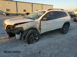 2019 Jeep Cherokee Trailhawk z VIN 1C4PJMBX7KD196561, wystawiony jako Copart lot #43785215 z przebiegiem Nie podano mil oraz Szkoda całkowita • Salvage title. Historia ofert i sprzedaży dostępna na DreamBid. Obrazek 1.