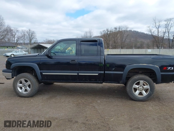 2005 Chevrolet Silverado 1500 Z71 z VIN 1GCEK19Z75Z191040, wystawiony jako IAAI lot #41705016 z przebiegiem 180 517 mil mil oraz . Historia ofert i sprzedaży dostępna na DreamBid. Obrazek 15.