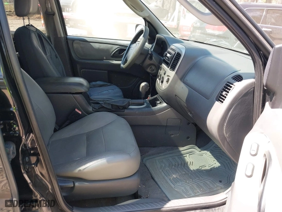 2006 Ford Escape XLT with VIN 1FMYU03186KA54716, listed as a IAAI auction lot 41893992 with 194,722 mi miles. Bid and sale history available at carsss.com. Image 5.