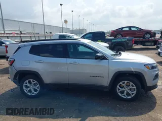 2024 Jeep Compass Latitude with VIN 3C4NJDBN6RT119349, listed as a IAAI auction lot 42125341 with 43,992 mi miles. Bid and sale history available at carsss.com. Image 13.