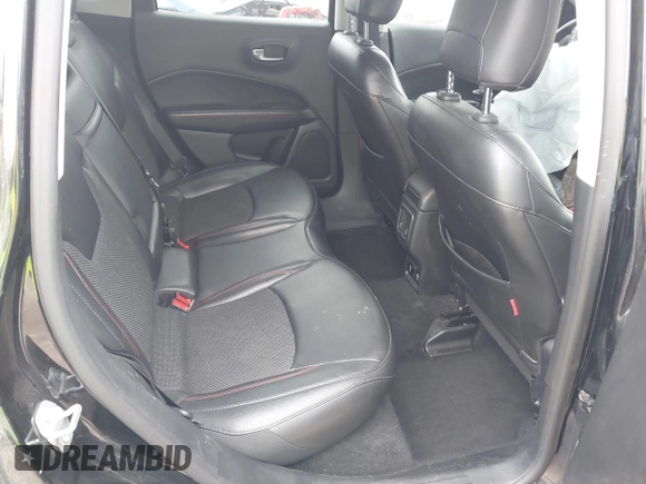 2019 Jeep Compass Trailhawk z VIN 3C4NJDDB5KT618149, wystawiony jako IAAI lot #41959320 z przebiegiem 99 795 mil mil oraz . Historia ofert i sprzedaży dostępna na DreamBid. Obrazek 8.