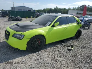 2017 Chrysler 300 S z VIN 2C3CCABG9HH586181, wystawiony jako Copart lot #64065985 z przebiegiem 171 743 mil mil oraz Szkoda całkowita • Salvage title. Historia ofert i sprzedaży dostępna na DreamBid. Obrazek 1.