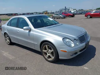 2005 Mercedes-Benz E 500 z VIN WDBUF83J25X172904, wystawiony jako IAAI lot #42435068 z przebiegiem 227 924 mil mil oraz . Historia ofert i sprzedaży dostępna na DreamBid. Obrazek 1.