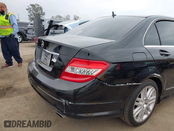 2009 Mercedes-Benz C 300 Sport z VIN WDDGF54X79R065346, wystawiony jako IAAI lot #42201062 z przebiegiem 239 868 mil mil oraz . Historia ofert i sprzedaży dostępna na DreamBid. Obrazek 6.