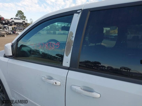 2016 Dodge Grand Caravan American Value Pkg with VIN 2C4RDGBG3GR218349, listed as a IAAI auction lot 41578385 with 130,610 mi miles. Bid and sale history available at carsss.com. Image 21.