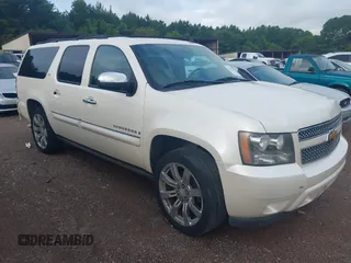 2008 Chevrolet Suburban LTZ z VIN 1GNFC160X8R221599, wystawiony jako IAAI lot #42774069 z przebiegiem 135 406 mil mil oraz . Historia ofert i sprzedaży dostępna na DreamBid. Obrazek 1.