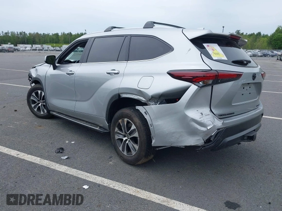 2024 Toyota Highlander LE with VIN 5TDKDRBH6RS532755, listed as a IAAI auction lot 42368462 with 8,337 mi miles and . Bid and sale history available at DreamBid. Image 3.