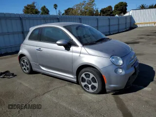 2015 FIAT 500e with VIN 3C3CFFGE6FT672709, listed as a Copart auction lot 77026444 with 44,289 mi miles and Clean Title. Bid and sale history available at carsss.com. Image 4.