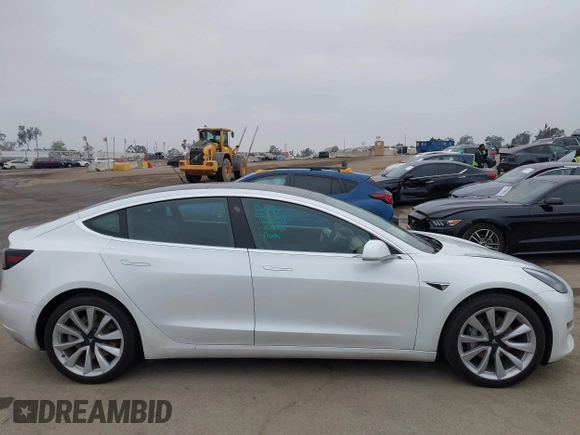 2020 Tesla Model 3 Standard Range Plus z VIN 5YJ3E1EAXLF806438, wystawiony jako IAAI lot #42104964 z przebiegiem 89 065 mil mil oraz . Historia ofert i sprzedaży dostępna na DreamBid. Obrazek 13.