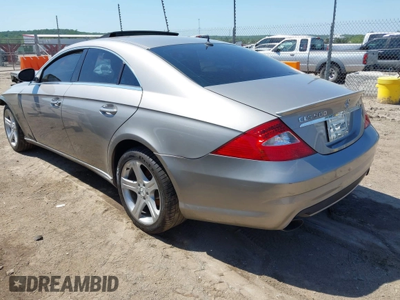 2006 Mercedes-Benz CLS 500 z VIN WDDDJ75X06A037541, wystawiony jako IAAI lot #42252829 z przebiegiem 151 295 mil mil oraz . Historia ofert i sprzedaży dostępna na DreamBid. Obrazek 3.