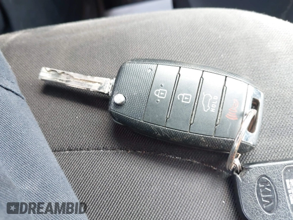 2015 Kia Soul z VIN KNDJN2A26F7212967, wystawiony jako IAAI lot #42370638 z przebiegiem 131 821 mil mil oraz . Historia ofert i sprzedaży dostępna na DreamBid. Obrazek 11.