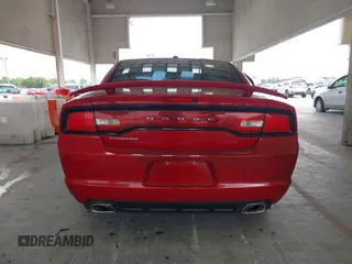 2013 Dodge Charger SXT z VIN 2C3CDXHG4DH532045, wystawiony jako IAAI lot #42416661 z przebiegiem 131 547 mil mil oraz . Historia ofert i sprzedaży dostępna na DreamBid. Obrazek 16.