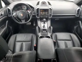 2013 Porsche Cayenne S Hybrid z VIN WP1AE2A26DLA16109, wystawiony jako Copart lot #59984335 z przebiegiem 117 939 mil mil oraz Czysty tytuł • Clean title. Historia ofert i sprzedaży dostępna na DreamBid. Obrazek 8.