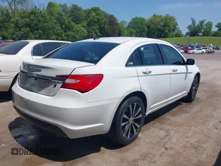 2014 Chrysler 200 Touring with VIN 1C3CCBBB1EN186547, listed as a IAAI auction lot 42141924 with 193,540 mi miles. Bid and sale history available at carsss.com. Image 4.