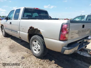 2004 Chevrolet Silverado 1500 Work Truck with VIN 1GCEC19X54Z276808, listed as a IAAI auction lot 41930248 with 223,271 mi miles. Bid and sale history available at carsss.com. Image 3.