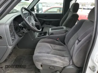 2006 Chevrolet Silverado 1500HD LT2 z VIN 1GCGK13U46F127367, wystawiony jako Copart lot #76842544 z przebiegiem 228 462 mil mil oraz Czysty tytuł • Clean title. Historia ofert i sprzedaży dostępna na DreamBid. Obrazek 7.