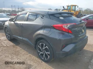 2018 Toyota C-HR XLE z VIN NMTKHMBX3JR009064, wystawiony jako IAAI lot #42095817 z przebiegiem 105 467 mil mil oraz . Historia ofert i sprzedaży dostępna na DreamBid. Obrazek 3.