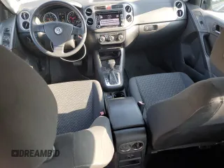 2010 Volkswagen Tiguan S z VIN WVGBV7AX3AW516605, wystawiony jako Copart lot #64825855 z przebiegiem 116 833 mil mil oraz Czysty tytuł • Clean title. Historia ofert i sprzedaży dostępna na DreamBid. Obrazek 8.