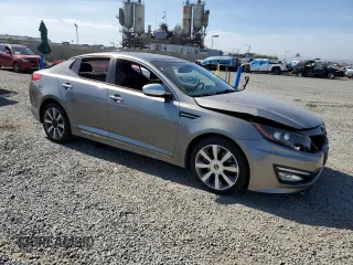 2013 Kia Optima SX с VIN 5XXGR4A63DG152535, выставлен на аукционе Copart как лот 63614895 с пробегом 172 394 миль миль и Списание • Salvage title. История ставок и продаж доступна на DreamBid. Изображение 4.