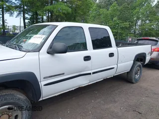 2005 GMC Sierra 2500HD SLE z VIN 1GTHK23U75F804162, wystawiony jako IAAI lot #42143820 z przebiegiem 3 mil mil oraz . Historia ofert i sprzedaży dostępna na DreamBid. Obrazek 6.