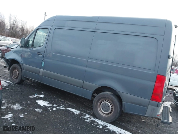 2019 Mercedes-Benz Sprinter Cargo Van with VIN WD4PF0CD9KP065019, listed as a IAAI auction lot 41070270 with 187,464 mi miles. Bid and sale history available at carsss.com. Image 3.