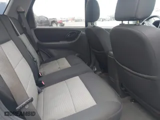 2007 Ford Escape XLT with VIN 1FMYU03177KB90563, listed as a IAAI auction lot 41566335 with 166,233 mi miles. Bid and sale history available at carsss.com. Image 8.