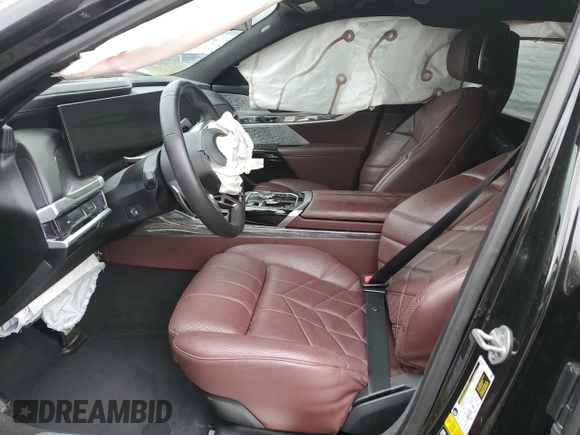 2023 BMW 7 Series 760i xDrive z VIN WBA33EJ00PCN22844, wystawiony jako Copart lot #47790414 z przebiegiem Nie podano mil oraz Szkoda całkowita • Salvage title. Historia ofert i sprzedaży dostępna na DreamBid. Obrazek 7.