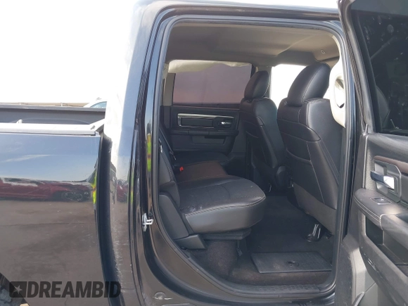 2018 Ram 1500 Sport z VIN 1C6RR7MT8JS168041, wystawiony jako IAAI lot #41887661 z przebiegiem 105 448 mil mil oraz . Historia ofert i sprzedaży dostępna na DreamBid. Obrazek 8.