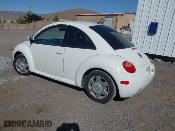 2000 Volkswagen Beetle GLS с VIN 3VWCC21C1YM445314, выставлен на аукционе IAAI как лот 42396409 с пробегом 185 758 миль миль и . История ставок и продаж доступна на DreamBid. Изображение 3.