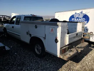 2000 GMC Sierra 2500 SLE z VIN 1GTGC29UXYE185051, wystawiony jako Copart lot #69256164 z przebiegiem 217 834 mil mil oraz Szkody całkowita. Historia ofert i sprzedaży dostępna na DreamBid. Obrazek 2.