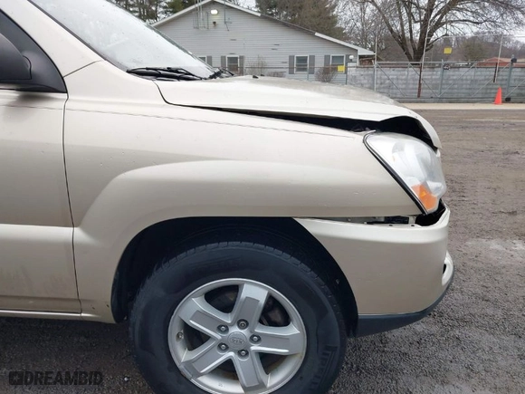 2009 Kia Sportage LX with VIN KNDJE723397628211, listed as a IAAI auction lot 41744526 with 136,811 mi miles. Bid and sale history available at carsss.com. Image 17.