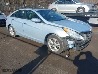 2013 Hyundai Sonata SE with VIN 5NPEC4AC3DH639723, listed as a IAAI auction lot 41512518 with 111,731 mi miles. Bid and sale history available at carsss.com. Image 1.