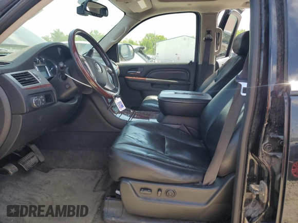 2011 Cadillac Escalade Luxury z VIN 1GYS4BEF0BR362084, wystawiony jako Copart lot #57265385 z przebiegiem 158 121 mil mil oraz Szkoda całkowita • Salvage title. Historia ofert i sprzedaży dostępna na DreamBid. Obrazek 7.