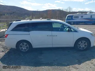 2011 Honda Odyssey EX-L with VIN 5FNRL5H69BB084277, listed as a IAAI auction lot 41986692 with 273,272 mi miles. Bid and sale history available at carsss.com. Image 13.