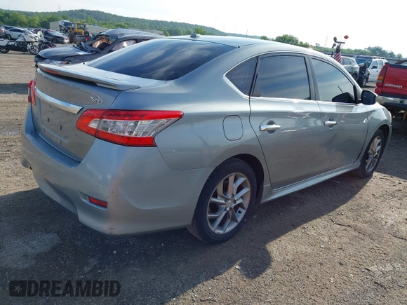2013 Nissan Sentra SR z VIN 3N1AB7AP1DL673684, wystawiony jako IAAI lot #42372173 z przebiegiem 165 927 mil mil oraz . Historia ofert i sprzedaży dostępna na DreamBid. Obrazek 4.