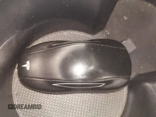2013 Tesla Model S с VIN 5YJSA1DG7DFP26402, выставлен на аукционе IAAI как лот 42195726 с пробегом 100 890 миль миль и . История ставок и продаж доступна на DreamBid. Изображение 11.