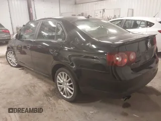 2008 Volkswagen Jetta z VIN 3VWRA71K58M183060, wystawiony jako IAAI lot #41700707 z przebiegiem 174 555 mil mil oraz . Historia ofert i sprzedaży dostępna na DreamBid. Obrazek 3.