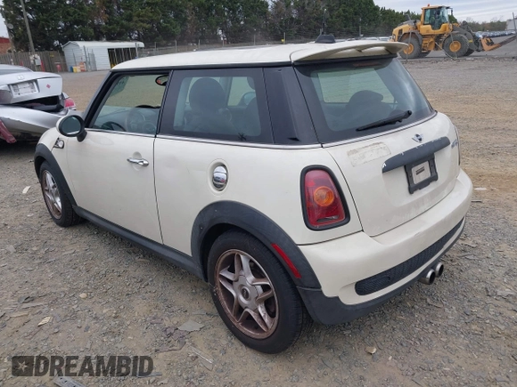 2007 MINI Hardtop S with VIN WMWMF73527TL89861, listed as a IAAI auction lot 41953013 with 111,222 mi miles and . Bid and sale history available at DreamBid. Image 3.