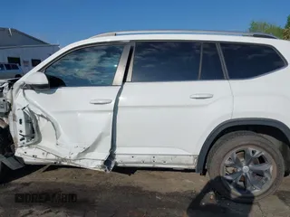 2018 Volkswagen Atlas SE with VIN 1V2CR2CAXJC548220, listed as a IAAI auction lot 41983957 with 118,371 mi miles and . Bid and sale history available at DreamBid. Image 14.