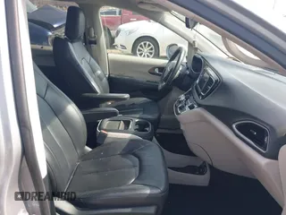 2018 Chrysler Pacifica Touring L with VIN 2C4RC1BG7JR101736, listed as a IAAI auction lot 41776231 with 90,487 mi miles and . Bid and sale history available at DreamBid. Image 5.