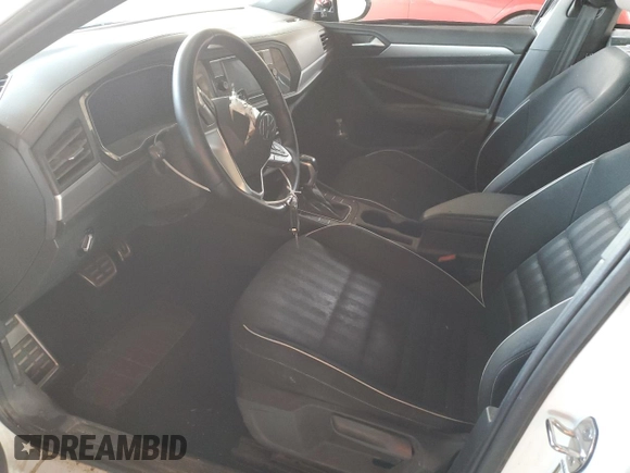 2023 Volkswagen Jetta Sport z VIN 3VWBM7BU1PM004990, wystawiony jako Copart lot #58820535 z przebiegiem 58 070 mil mil oraz Czysty tytuł • Clean title. Historia ofert i sprzedaży dostępna na DreamBid. Obrazek 7.